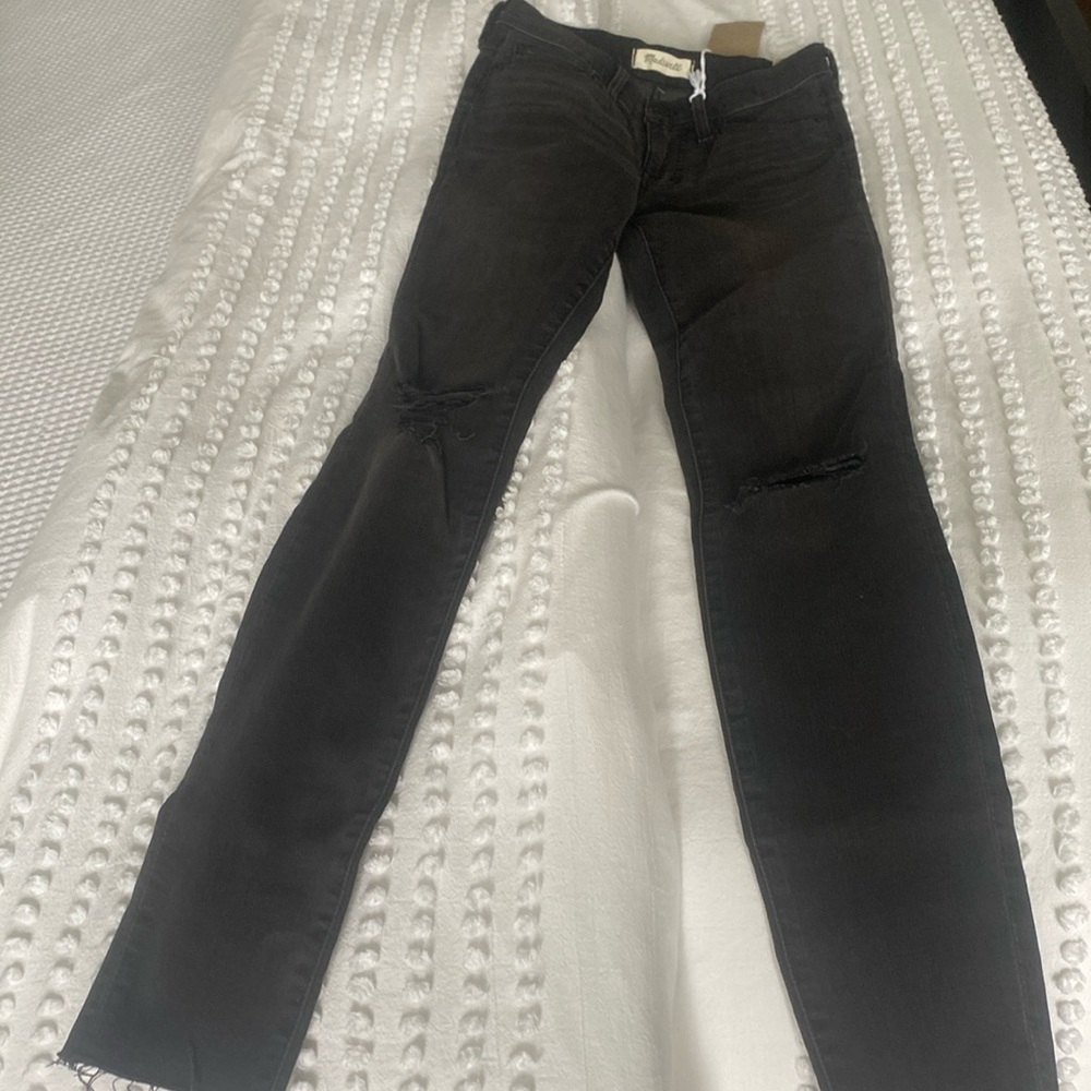 NWT Madewell high rise skinny jean with destruction & raw hem in Washed Black